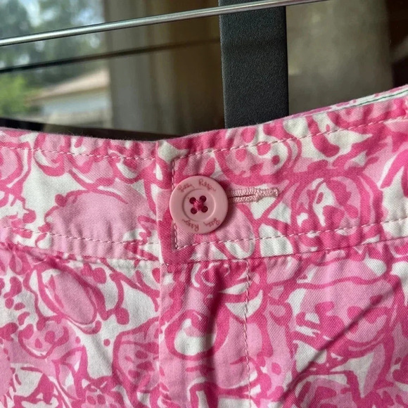 Lilly Pulitzer she's a fox buttercup shorts scalloped chinos Barbie pink print - Picture 5 of 9